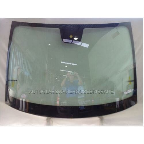 MERCEDES VALENTE W447 - 1/2015 TO CURRENT - 8 SEATER VAN - FRONT WINDSCREEN GLASS - RAIN SENSOR, ANTENNA, COVER PLATE, SOLAR, RETAINER, CALL FOR STOCk