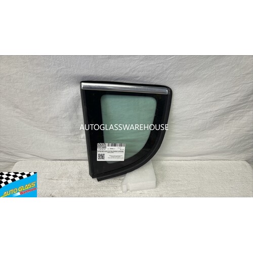 PEUGEOT 3008 T8 - 6/2010 TO 12/2016 - 5DR WAGON - PASSENGER - LEFT SIDE REAR OPERA GLASS - GREEN [SEKURIT] WITH CHROME ENCAPULATION
