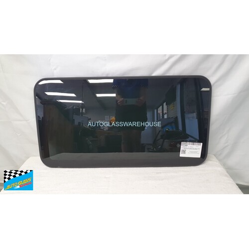 HOLDEN COMMODORE VE/VF - 8/2006 TO 10/2017 - SEDAN - SUNROOF GLASS - 820 x 435 - GENUINE - (SECOND-HAND)