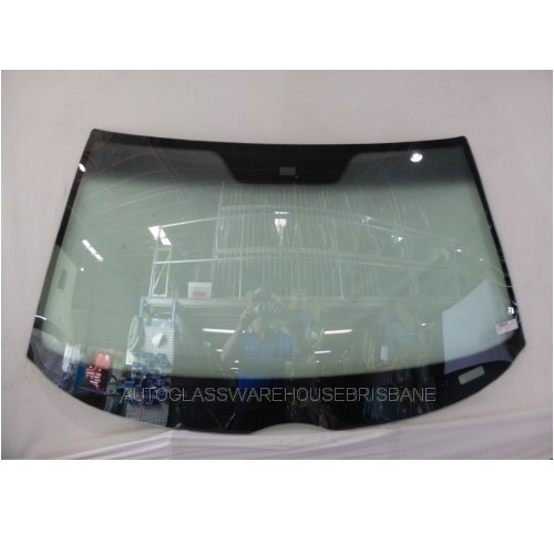 MERCEDES E CLASS W210 - 1/1996 to 8/2002 - 4DR SEDAN - FRONT WINDSCREEN GLASS - WITH GREEN BAND - VERY LIMITED STOCK - NEW