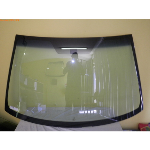 NISSAN PULSAR N16 - 6/2001 to 12/2005 - 5DR HATCH - FRONT WINDSCREEN GLASS - MIRROR PATCH INSIDE SUNSHADE, HEIGHT 143MM - NEW