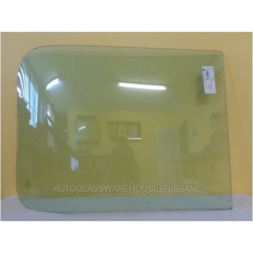 WHITE ROAD BOSS 1.5 HIGH DOME - 1979 TO 1982 - TRUCK - RIGHT 1/2 FRONT WINDSCREEN GLASS - CALL FOR STOCK - NEW