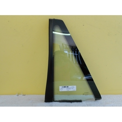 HOLDEN COMMODORE VN/VP/VR/VS - 9/1988 to 8/1997 - 4DR SEDAN - PASSENGERS - LEFT SIDE REAR QUARTER GLASS - WITH MOULD - (Second-hand)